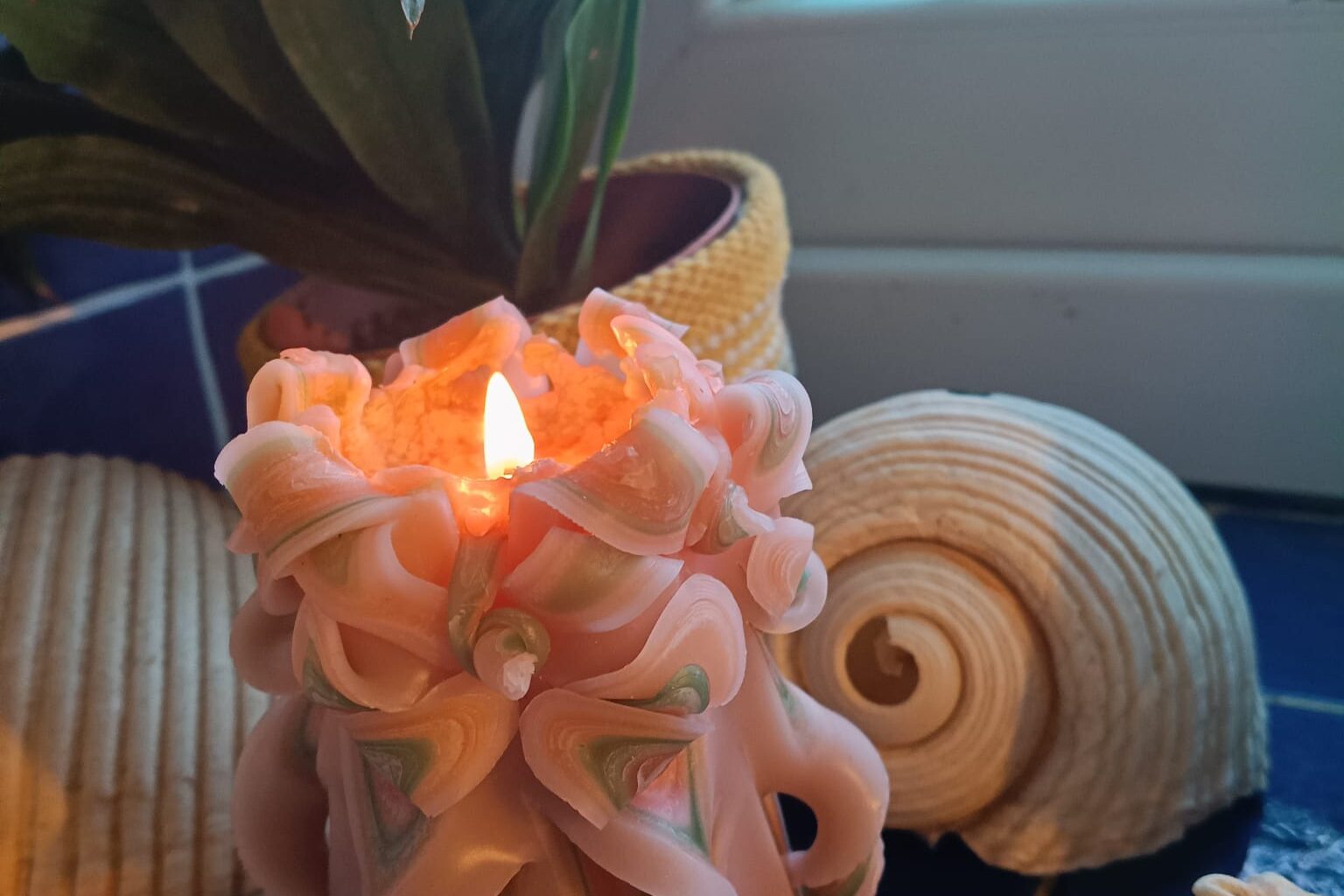 candela accesa su mobile